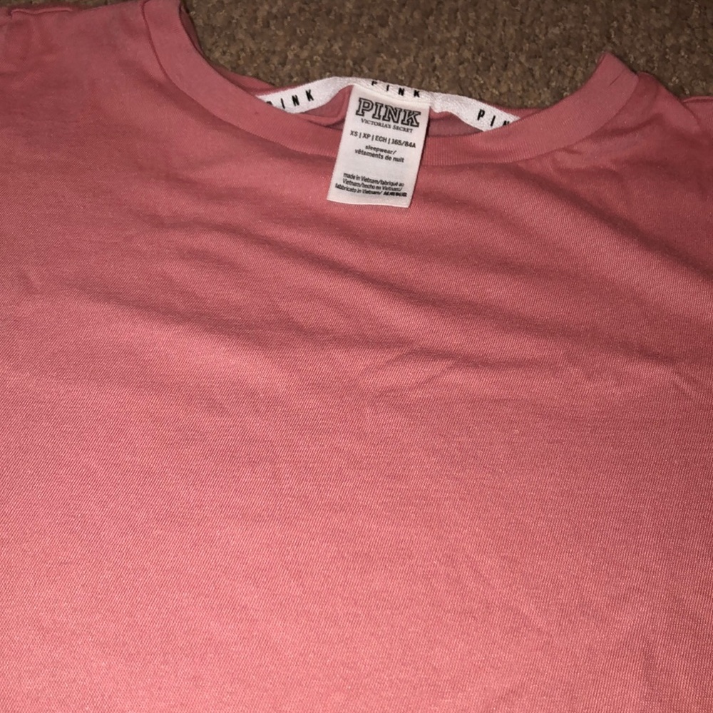 •pink tshirt - Picture 2 of 3